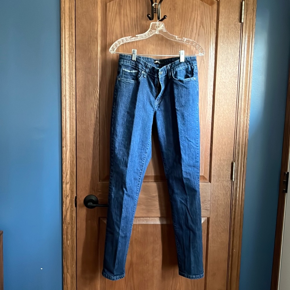 Levi’s mid rise size 10M.